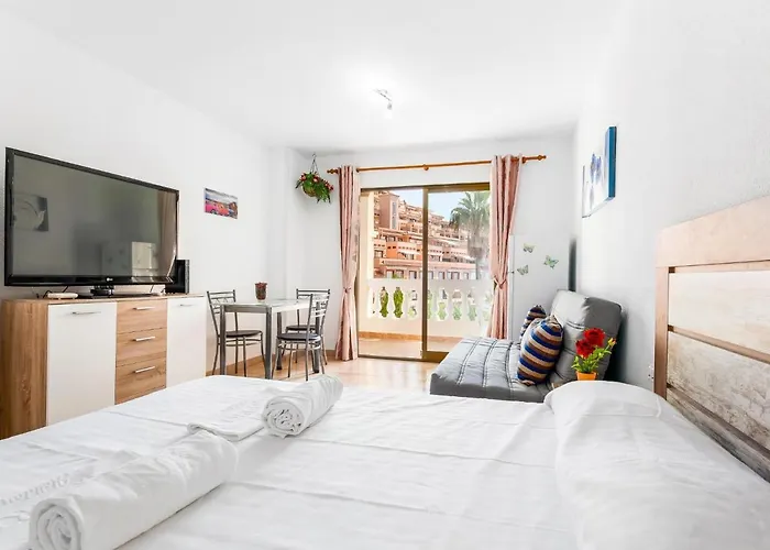651 BRIGHT STUDIO, HEATED POOL AND Wi Fi